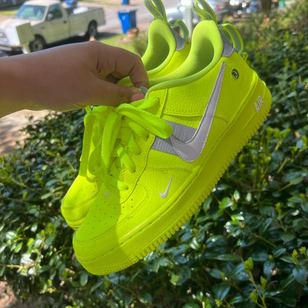 Nike Air Force 1 Utility Volt